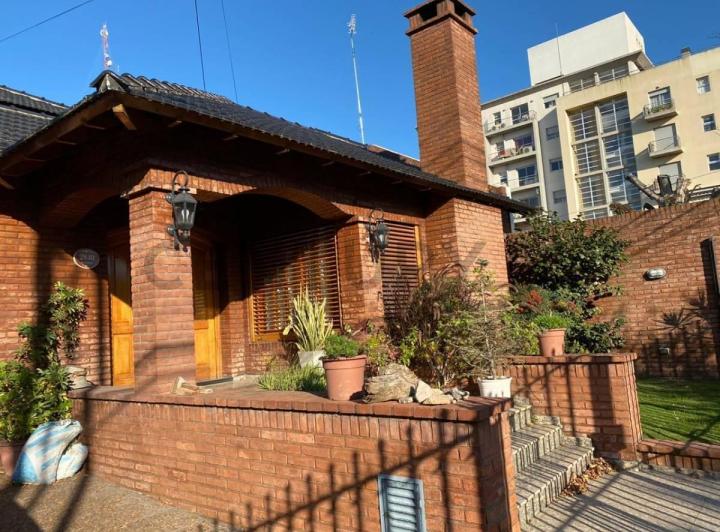Casa · 350m² · 5 Ambientes · 4 Cocheras