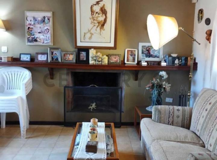 Casa · 101m² · 3 Dormitorios · 2 Cocheras