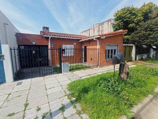 Casa · 80m² · 3 Ambientes · 2 Cocheras