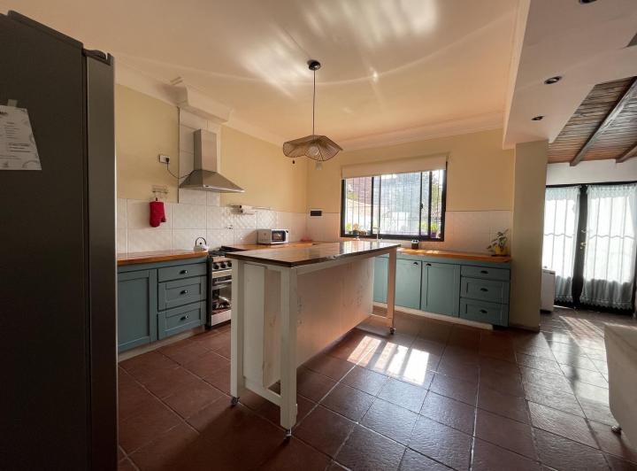 Casa · 145m² · 4 Ambientes · 2 Cocheras