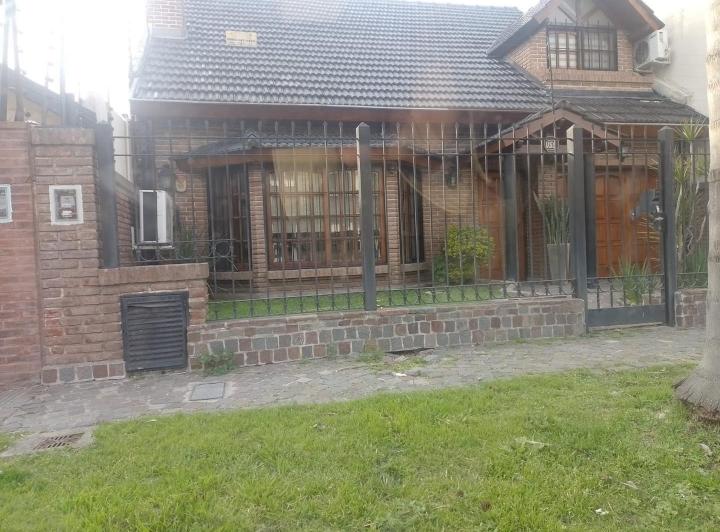 Casa · 190m² · 4 Ambientes · 1 Cochera