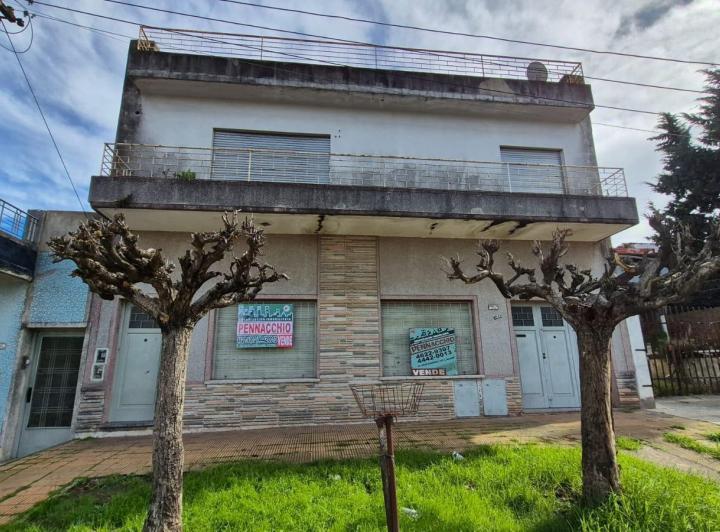 Casa · 260m² · 7 Ambientes · 3 Cocheras