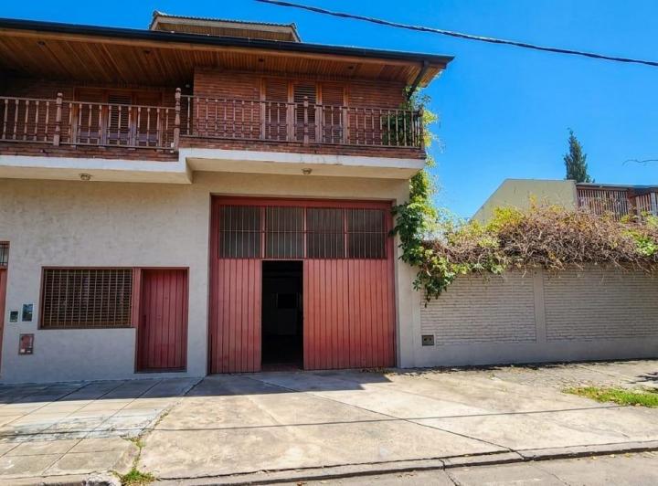 Casa · 500m² · 5 Ambientes · 3 Cocheras