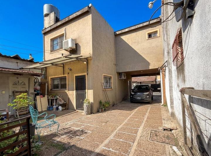 Casa · 280m² · 6 Ambientes · 4 Cocheras