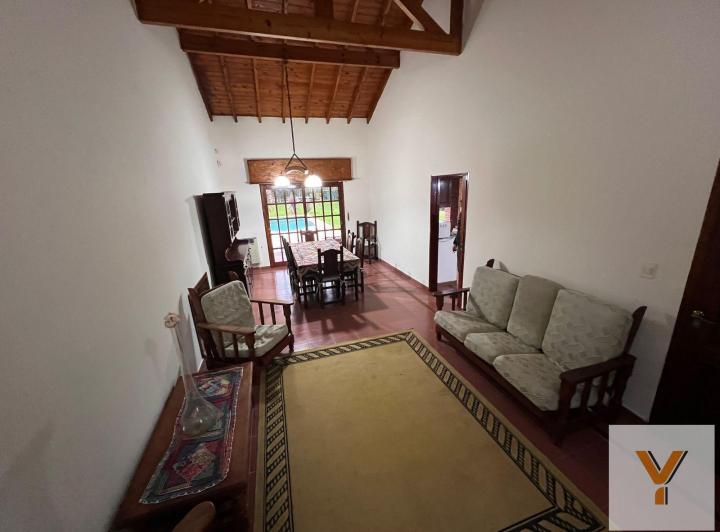 Casa · 350m² · 4 Ambientes · 2 Cocheras
