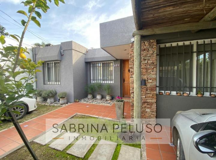 Casa · 101m² · 4 Ambientes · 2 Cocheras