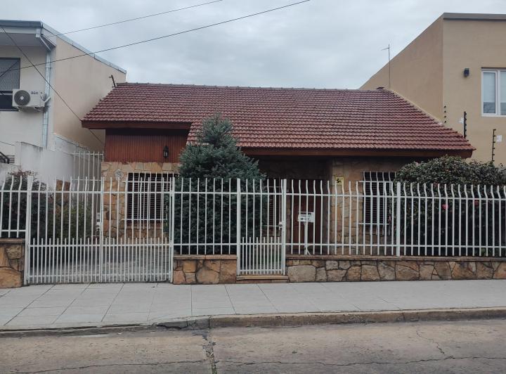 Casa · 200m² · 4 Ambientes · 1 Cochera