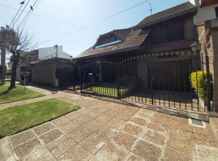 Casa · 200m² · 4 Dormitorios
