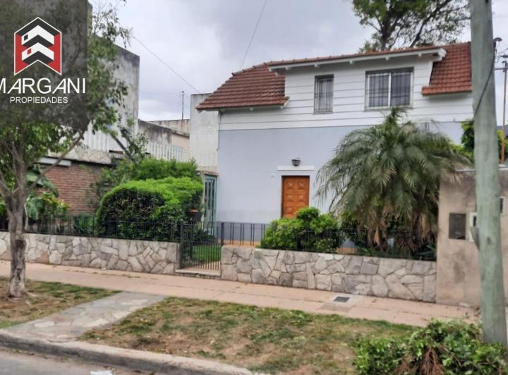 Casa · 143m² · 5 Ambientes · 1 Cochera