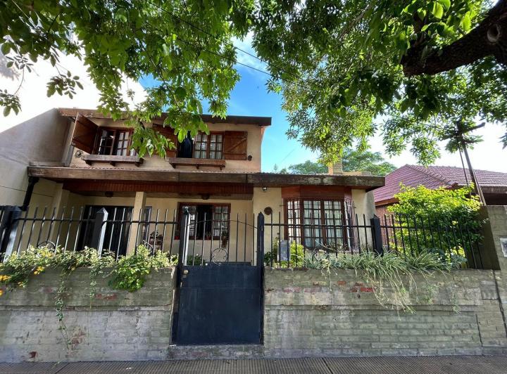 Casa · 160m² · 5 Ambientes · 2 Cocheras