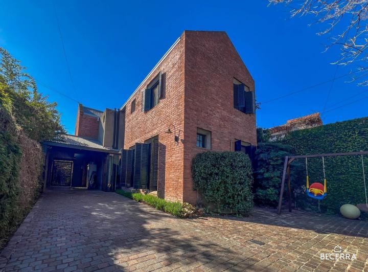 Casa · 375m² · 5 Ambientes · 1 Cochera
