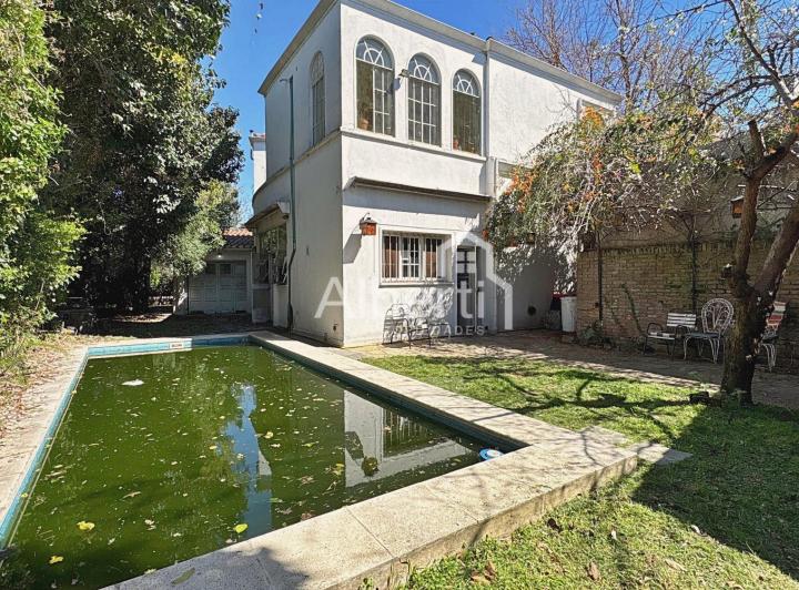 Casa · 283m² · 6 Ambientes · 1 Cochera