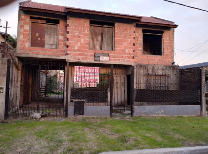 Casa · 100m² · 2 Ambientes · 2 Cocheras