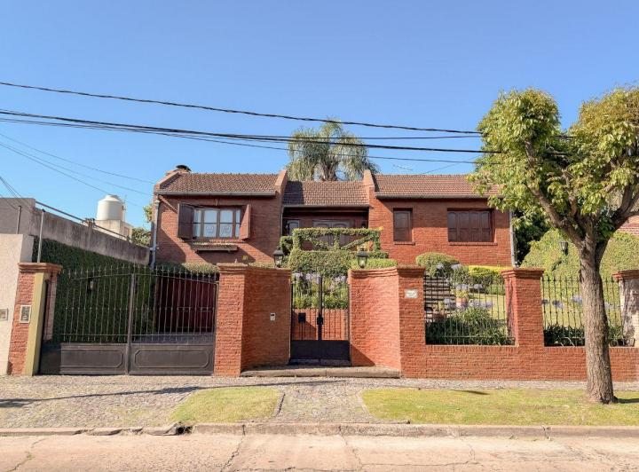 Casa · 550m² · 5 Ambientes · 3 Cocheras