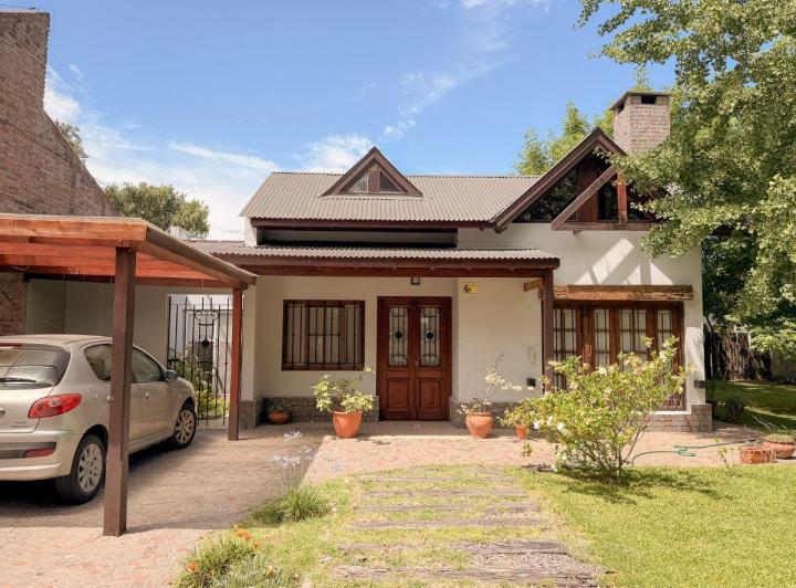 Casa · 171m² · 3 Ambientes · 1 Cochera