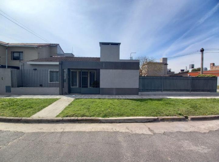 Casa · 107m² · 4 Ambientes · 1 Cochera