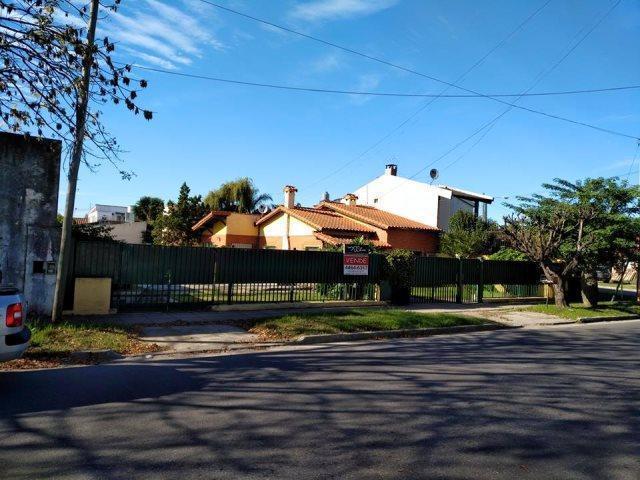 Casa · 280m² · 4 Ambientes · 3 Cocheras