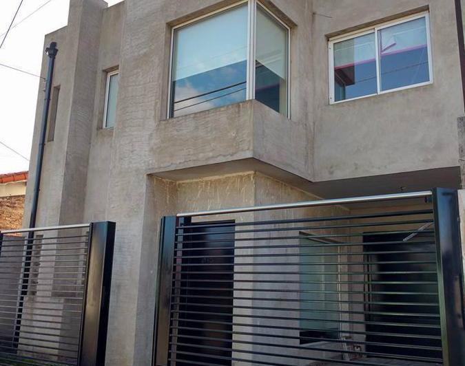 Casa · 150m² · 4 Ambientes · 2 Cocheras