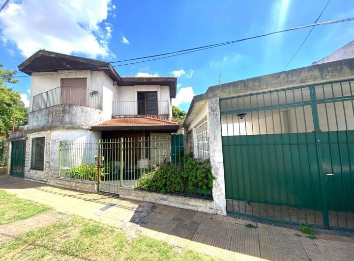 Casa · 110m² · 4 Dormitorios · 2 Cocheras