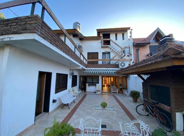 Casa · 225m² · 4 Ambientes · 3 Cocheras