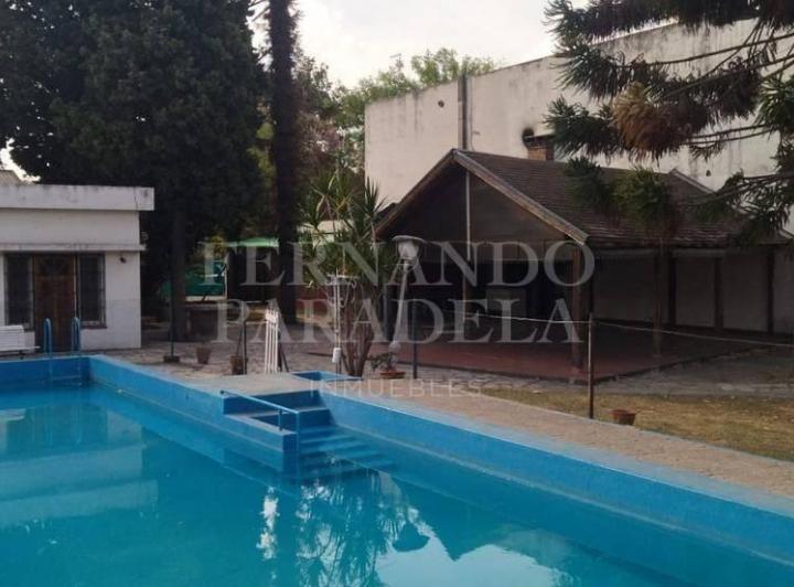 Casa · 200m² · 6 Ambientes · 4 Cocheras