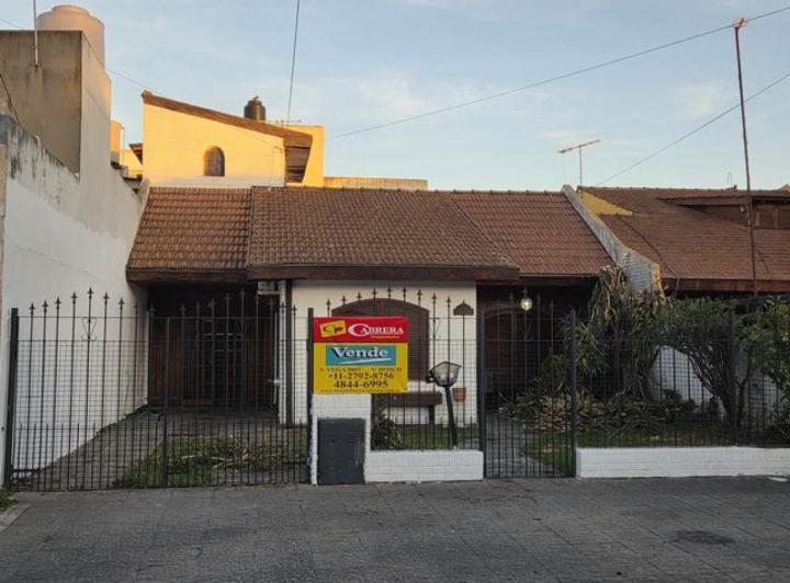 Casa · 130m² · 4 Ambientes · 1 Cochera