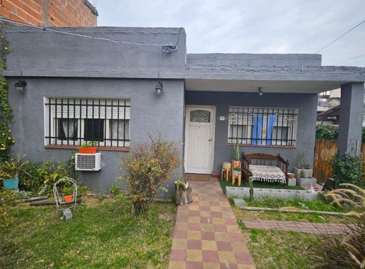 Casa · 50m² · 3 Ambientes · 6 Cocheras