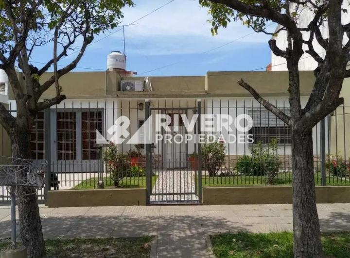 Casa · 115m² · 6 Ambientes · 2 Cocheras