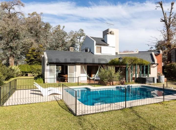 Casa · 130m² · 4 Ambientes · 1 Cochera