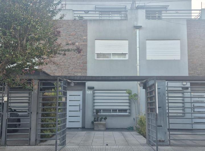 Casa · 81m² · 4 Ambientes · 1 Cochera