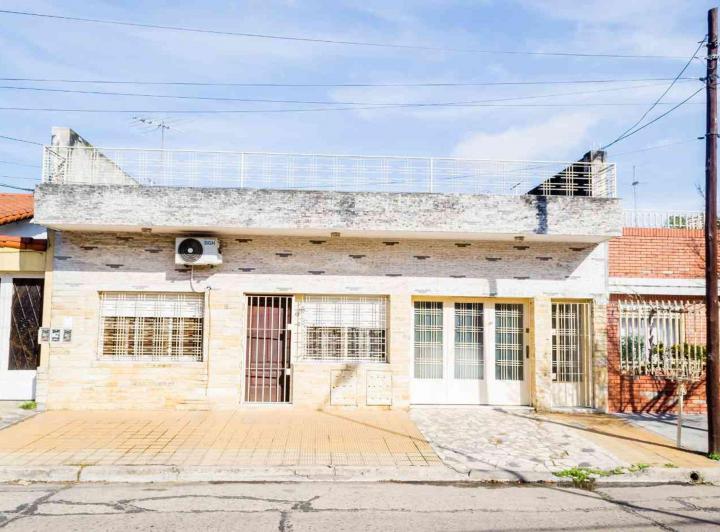 Casa · 160m² · 5 Ambientes · 1 Cochera