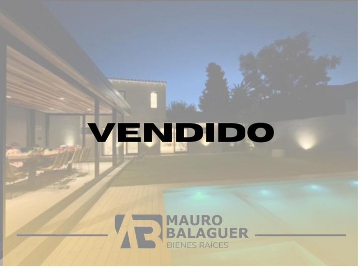 Casa · 230m² · 4 Ambientes · 2 Cocheras