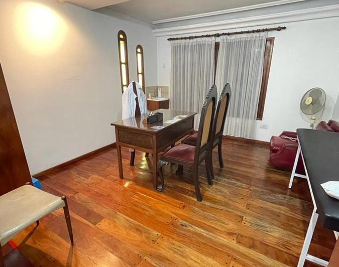 Casa · 245m² · 4 Ambientes · 2 Cocheras