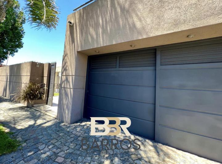 Casa · 380m² · 7 Ambientes · 2 Cocheras