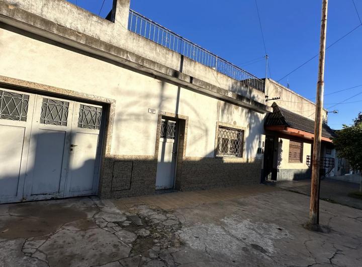 Casa · 93m² · 4 Ambientes · 1 Cochera