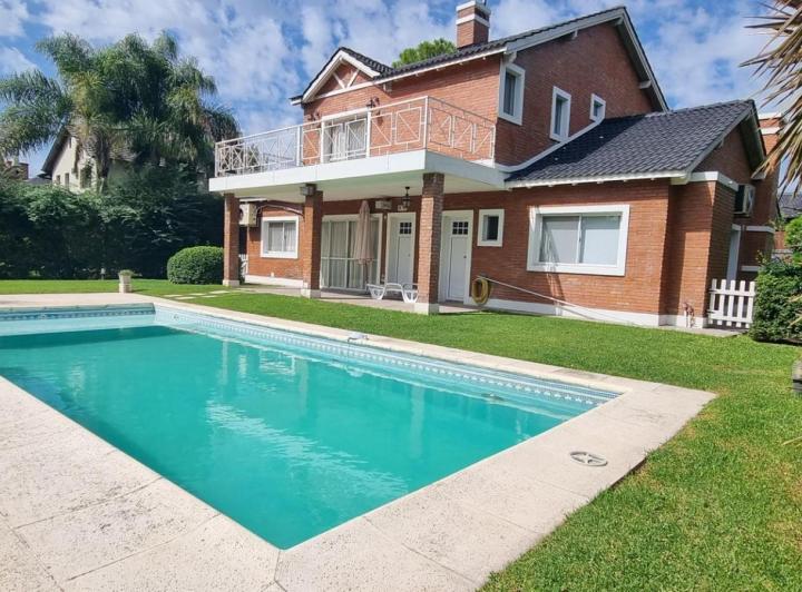 Casa · 285m² · 5 Ambientes · 6 Cocheras