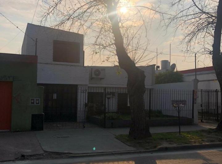 Casa · 220m² · 4 Ambientes