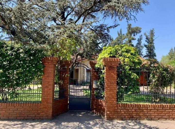 Casa · 280m² · 5 Ambientes · 2 Cocheras
