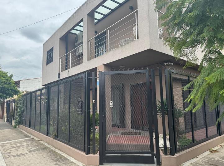 Casa · 178m² · 5 Ambientes · 1 Cochera
