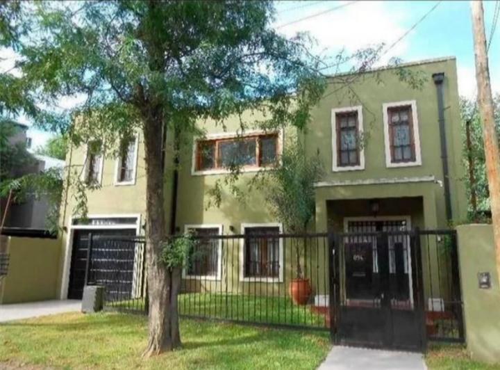 Casa · 220m² · 5 Ambientes