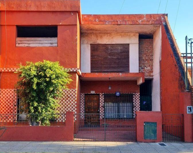 Casa · 180m² · 5 Ambientes · 1 Cochera