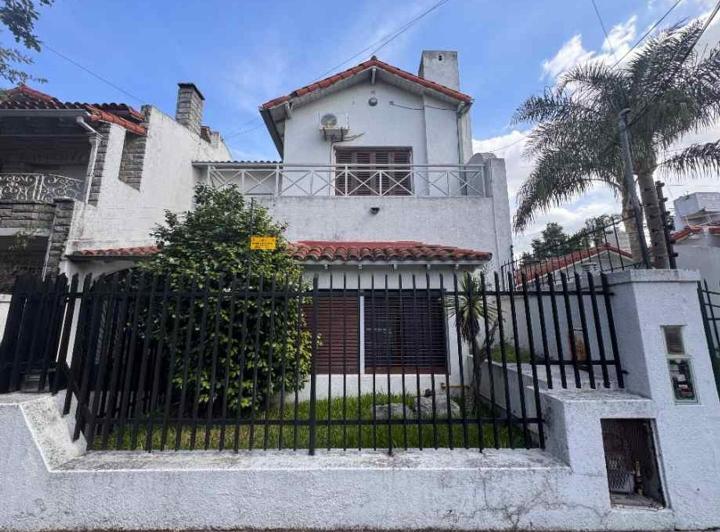 Casa · 270m² · 5 Ambientes · 3 Cocheras