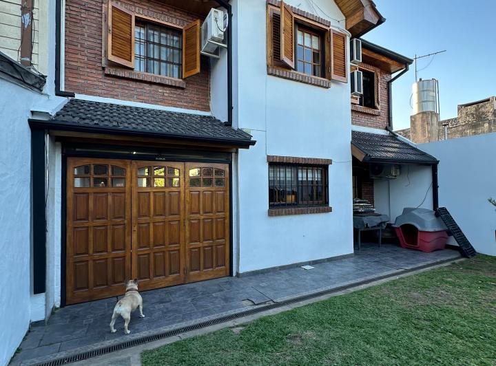 Casa · 197m² · 5 Ambientes · 4 Cocheras
