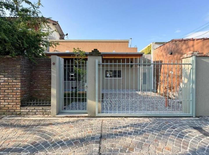 Casa · 100m² · 2 Ambientes · 1 Cochera