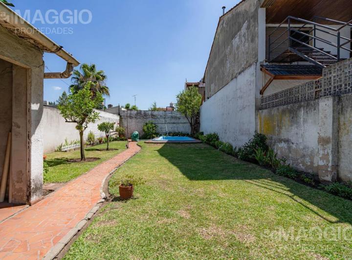 Casa · 245m² · 4 Ambientes · 1 Cochera