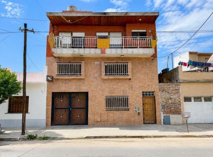 Casa · 360m² · 6 Ambientes · 5 Cocheras