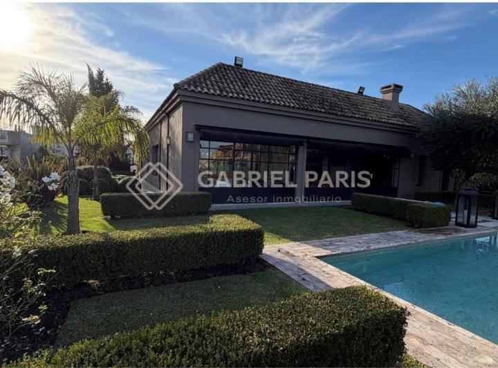 Casa · 450m² · 6 Ambientes