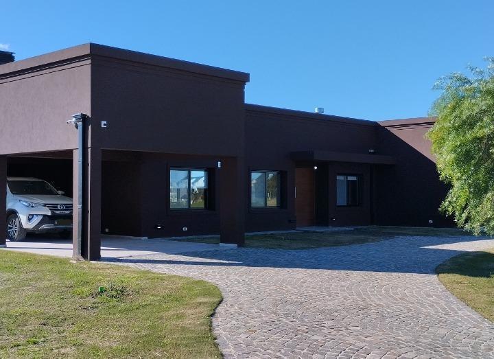 Casa · 383m² · 7 Ambientes · 2 Cocheras