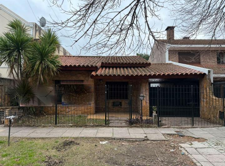 Casa · 161m² · 4 Ambientes · 3 Cocheras