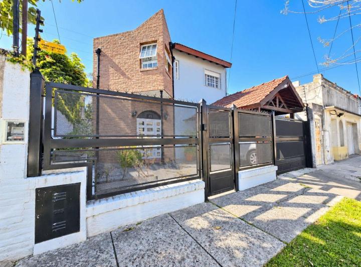 Casa · 160m² · 4 Ambientes · 1 Cochera